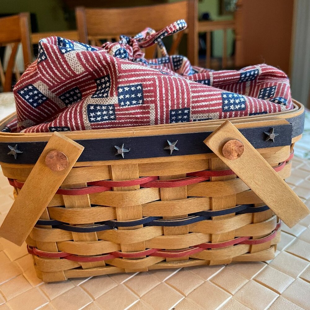 Longaberger 2002 Bee Basket with Protector, Fabric Liner & Handles